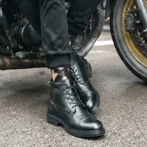 ست نیم بوت مردانه و کمربند چرم صنعتی مشکی اسپرت