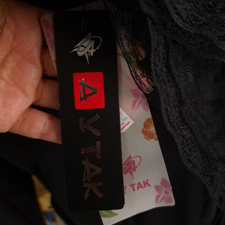 بلوز زنانه نخی آستین بلند مشکی