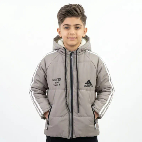 کاپشن پسرانه ADIDAS شمعی رنگ خاکی مناسب پاییز و زمستان